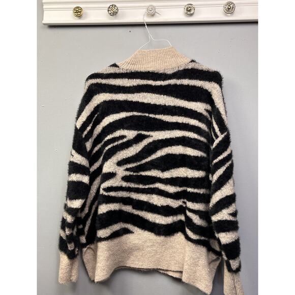 TWINE and STRING Anthropologie Sweater Women Medium Black animal print Mock neck - Picture 2 of 7
